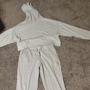 Alo Muse sweat set